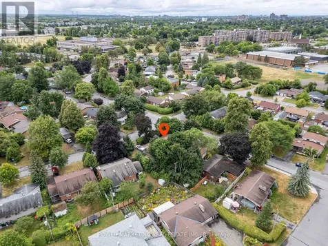 935 Goren Avenue Ottawa ON K1S 1N4