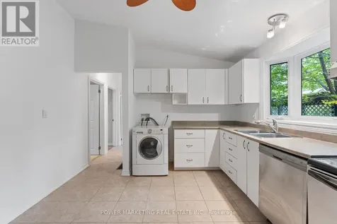 935 Goren Avenue Ottawa ON K1S 1N4