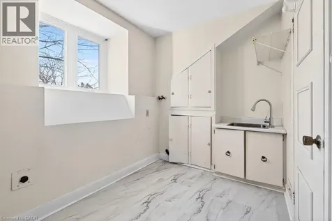 727 Brant Street Burlington ON L7R 2H6