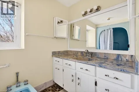 727 Brant Street Burlington ON L7R 2H6