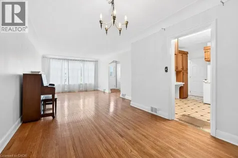 727 Brant Street Burlington ON L7R 2H6