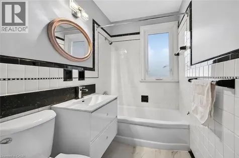 727 Brant Street Burlington ON L7R 2H6