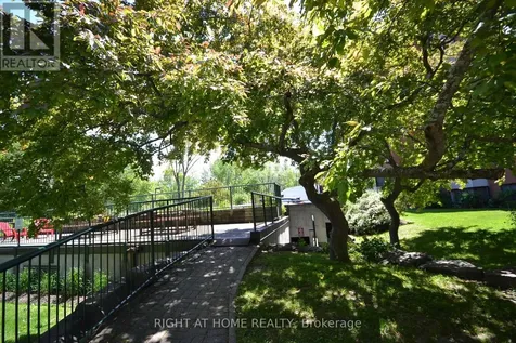 225 Alvin Road North Ottawa ON K1K 4H6
