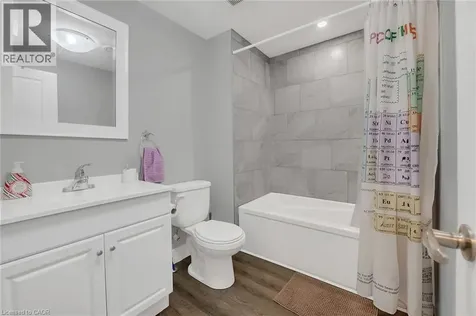 407 Castlegrove Place London ON N6G 1L1