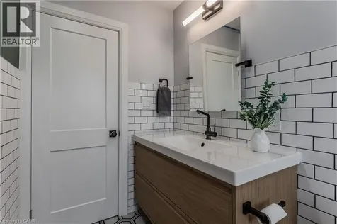 128 Margaret Avenue Stoney Creek ON L8G 3G8