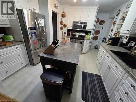 27 Hepburn Avenue St. Thomas ON N5R 4J4