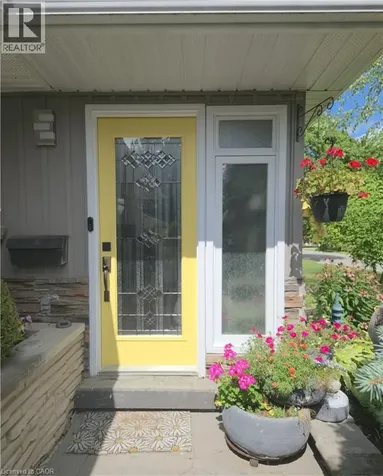 27 Hepburn Avenue St. Thomas ON N5R 4J4