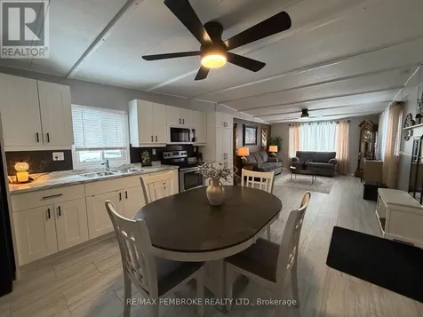 103 Pinehurst Estates Petawawa ON K8H 2H2