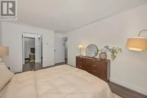 2760 Carousel Crescent Ottawa ON K1T 2N4