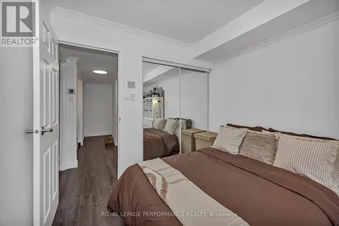 2760 Carousel Crescent Ottawa ON K1T 2N4