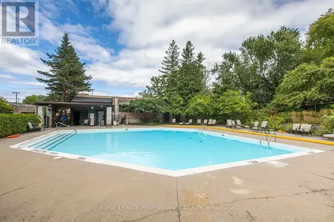 2760 Carousel Crescent Ottawa ON K1T 2N4