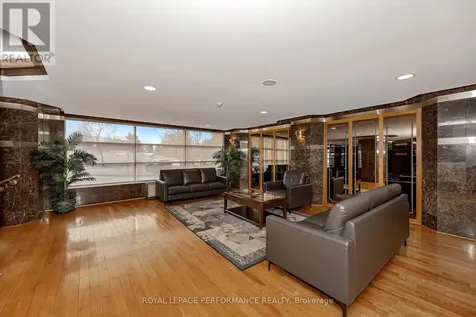 2760 Carousel Crescent Ottawa ON K1T 2N4