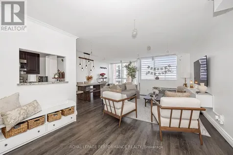 2760 Carousel Crescent Ottawa ON K1T 2N4