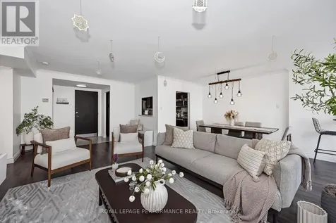 2760 Carousel Crescent Ottawa ON K1T 2N4