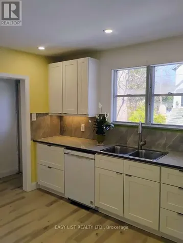 60 Mariposa Avenue Ottawa ON K1M 0V1