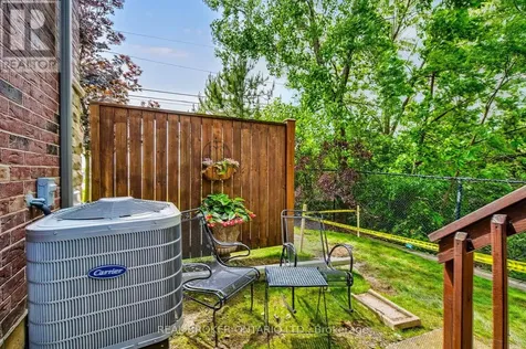 5 Liddycoat Lane Hamilton (ancaster) ON L9G 0A7