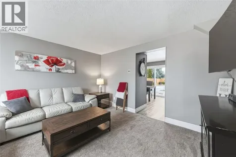 1103 Cardiff Court Sarnia ON N7S 4B6