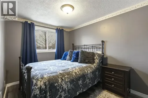 1103 Cardiff Court Sarnia ON N7S 4B6
