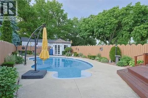 1103 Cardiff Court Sarnia ON N7S 4B6
