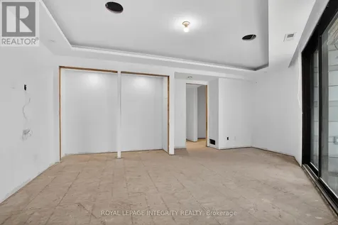 112 Queen Elizabeth Drive Ottawa ON K2P 0Z5