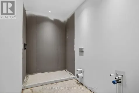 112 Queen Elizabeth Drive Ottawa ON K2P 0Z5