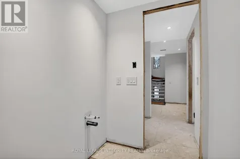 112 Queen Elizabeth Drive Ottawa ON K2P 0Z5