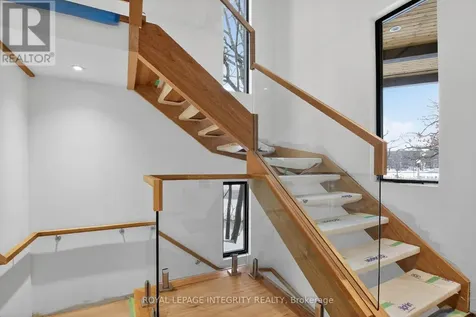 112 Queen Elizabeth Drive Ottawa ON K2P 0Z5