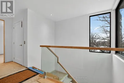 112 Queen Elizabeth Drive Ottawa ON K2P 0Z5