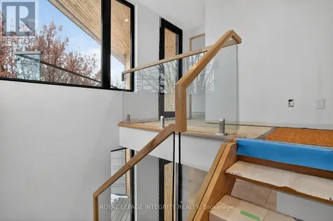112 Queen Elizabeth Drive Ottawa ON K2P 0Z5