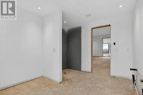 112 Queen Elizabeth Drive Ottawa ON K2P 0Z5