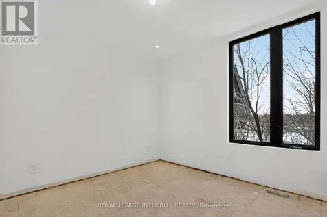 112 Queen Elizabeth Drive Ottawa ON K2P 0Z5
