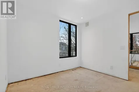 112 Queen Elizabeth Drive Ottawa ON K2P 0Z5