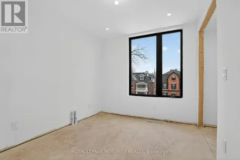 112 Queen Elizabeth Drive Ottawa ON K2P 0Z5
