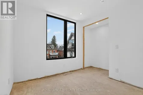 112 Queen Elizabeth Drive Ottawa ON K2P 0Z5