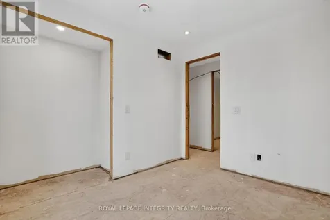 112 Queen Elizabeth Drive Ottawa ON K2P 0Z5