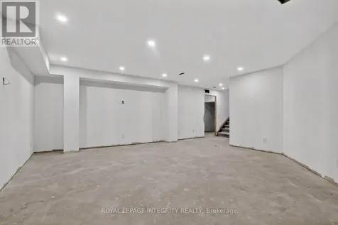 112 Queen Elizabeth Drive Ottawa ON K2P 0Z5