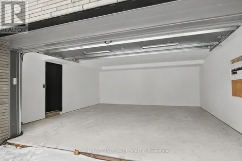 112 Queen Elizabeth Drive Ottawa ON K2P 0Z5