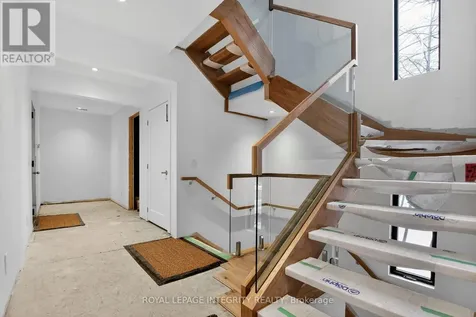 112 Queen Elizabeth Drive Ottawa ON K2P 0Z5