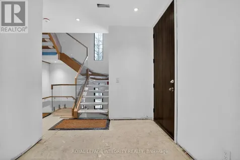 112 Queen Elizabeth Drive Ottawa ON K2P 0Z5