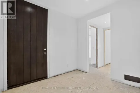 112 Queen Elizabeth Drive Ottawa ON K2P 0Z5