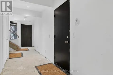 112 Queen Elizabeth Drive Ottawa ON K2P 0Z5