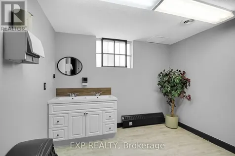 12 Maple Avenue Smiths Falls ON K7A 1Z5