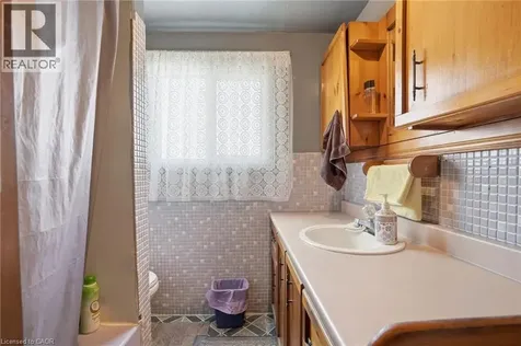 121 Gibson Avenue Hamilton ON L8L 6J9