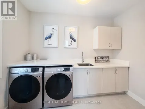 157 Courtland Street Blue Mountains ON L9Y 5L7