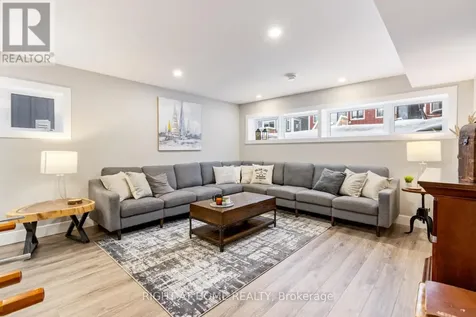 157 Courtland Street Blue Mountains ON L9Y 5L7