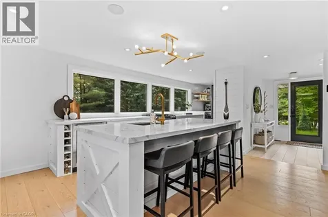 2872 Muskoka Rd 118w Muskoka Lakes ON P0B 1J0