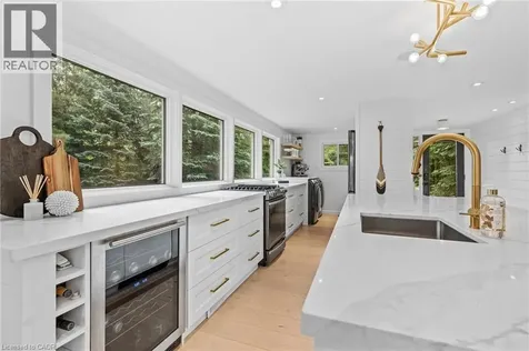 2872 Muskoka Rd 118w Muskoka Lakes ON P0B 1J0