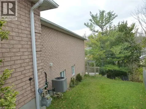 114 Glencliffe Court Kitchener ON N2B 3X1