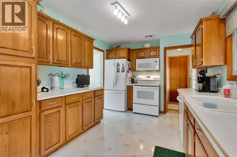 1640 St. Gabriel Windsor ON N9E 1P1