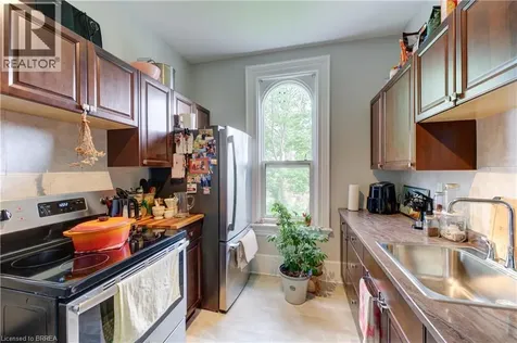 23 Lyons Avenue Brantford ON N3R 4P8
